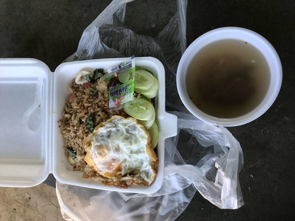 玉子乗せイカ入り炒飯